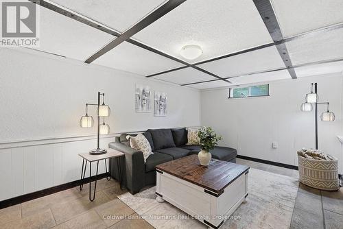 8 Pickwick Place, Guelph (Willow West/Sugarbush/West Acres), ON 