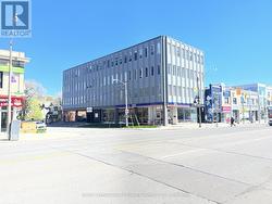401 - 3335 YONGE STREET  Toronto, ON M4N 2M1