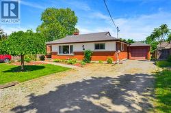 17 BROADMORE Avenue  St. Catharines, ON L2M 6A4