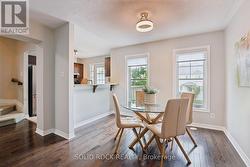 Breakfast bar in the kitchen to dining room - 