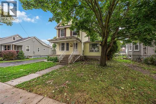 386 RUSSELL STREET South , Sarnia, Ontario N7T 3M6 4