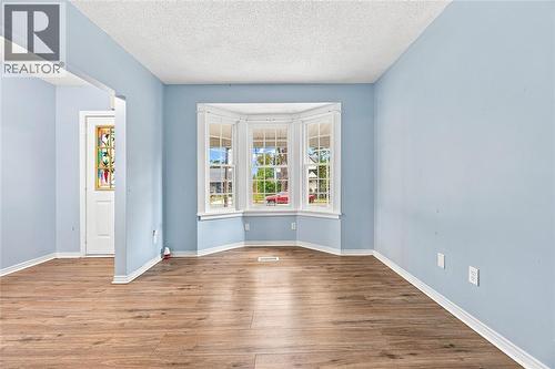 386 RUSSELL STREET South , Sarnia, Ontario N7T 3M6 5