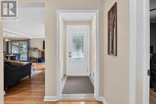 987 Neville Street, Ottawa, ON 