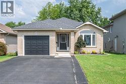 15 LANDON Avenue  Simcoe, ON N3Y 5J8