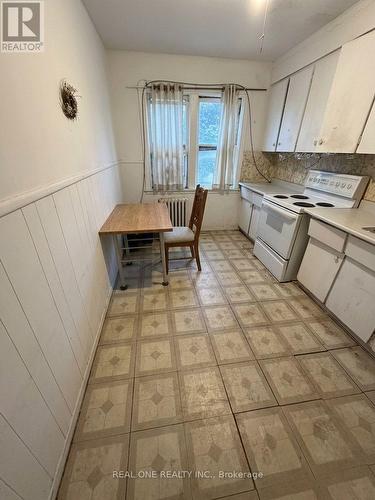 ROOM2 - 3287 LAKE SHORE BOULEVARD W , Toronto, Ontario M8W 1M8 3