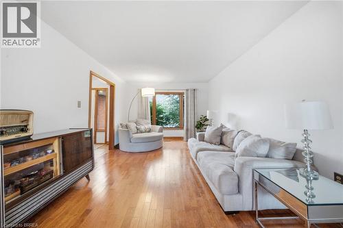 92 National Drive, Hamilton, ON 