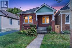 30 BARONS Avenue N  Hamilton, ON L8H 5A2