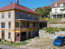 141 Pelham Street Lunenburg, NS B0J 2C0