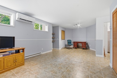 Salle familiale - 1601 Rue Christopher, Prévost, QC 