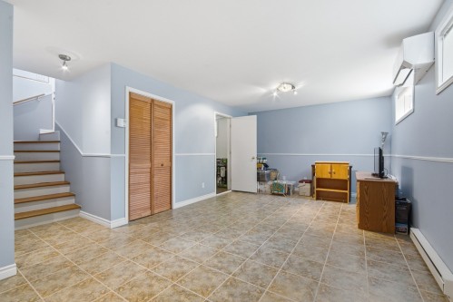 Salle familiale - 1601 Rue Christopher, Prévost, QC 