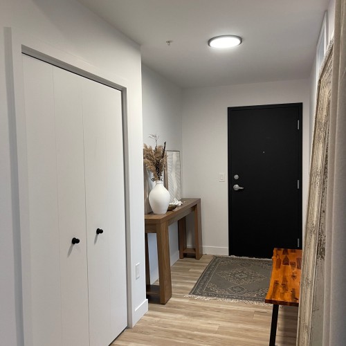 Mud Room - 310-201 Rue St-Georges, Saint-Jean-Sur-Richelieu, QC 