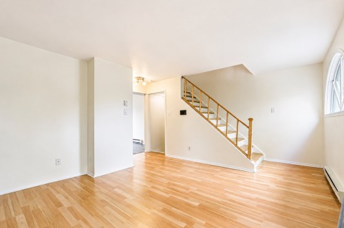 Salon - 481 Boul. St-Raymond, Gatineau (Hull), QC 