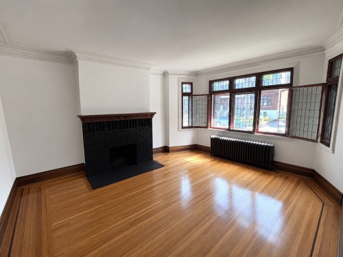 Salon - 4219 Av. Marcil, Montréal (Côte-Des-Neiges/Notre-Dame-De-Grâce), QC 