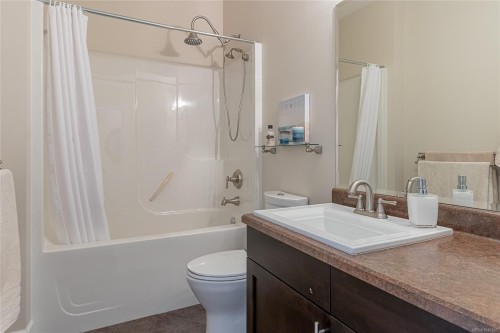 3304 Chemoy Rd, Chemainus, BC 