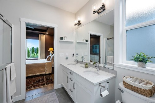 913 Craig Rd, Ladysmith, BC 