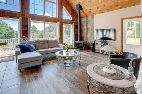 Salon - 4034  - 4036 Ch. Du Lac-Gratten, Rawdon, QC 