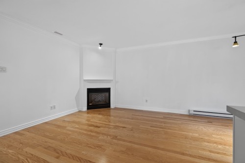 Salon - 7-1425 Rue Leclair, Montréal (Verdun/Île-Des-Soeurs), QC 