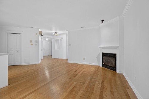 Salon - 7-1425 Rue Leclair, Montréal (Verdun/Île-Des-Soeurs), QC 