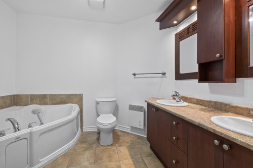 Salle de bains attenante à la CCP - 7-1425 Rue Leclair, Montréal (Verdun/Île-Des-Soeurs), QC 