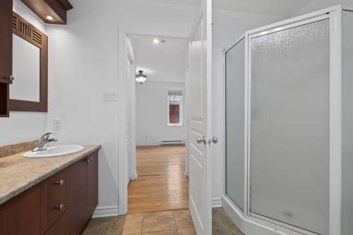 Salle de bains attenante à la CCP - 7-1425 Rue Leclair, Montréal (Verdun/Île-Des-Soeurs), QC 