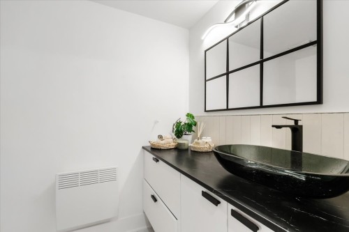 Salle de bains - 804-6635 Ch. Mackle, Côte-Saint-Luc, QC 