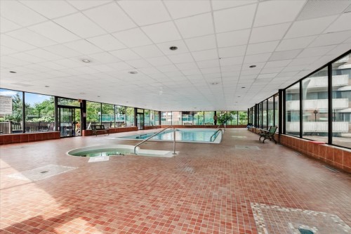 Piscine - 804-6635 Ch. Mackle, Côte-Saint-Luc, QC 