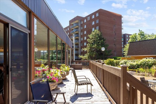 Terrasse - 804-6635 Ch. Mackle, Côte-Saint-Luc, QC 