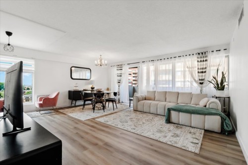Salon - 804-6635 Ch. Mackle, Côte-Saint-Luc, QC 