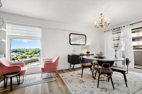 Salon - 804-6635 Ch. Mackle, Côte-Saint-Luc, QC 