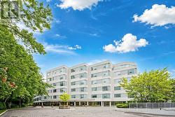 5 - 1 WATERGARDEN WAY  Toronto, ON M2K 2Z7