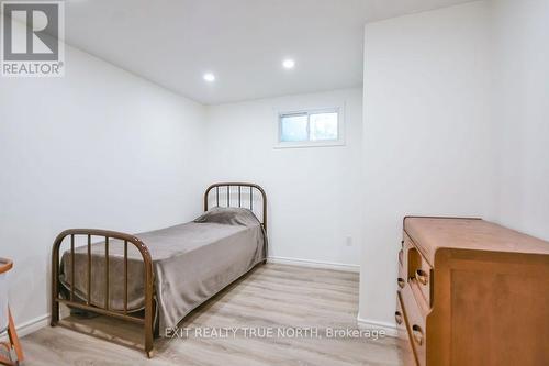 27 Nida Drive, Tiny, ON 