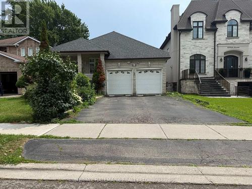 43 OAK AVENUE , Richmond Hill, Ontario L4C 6R5 2