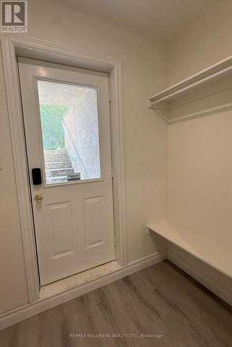 43 OAK AVENUE , Richmond Hill, Ontario L4C 6R5 3