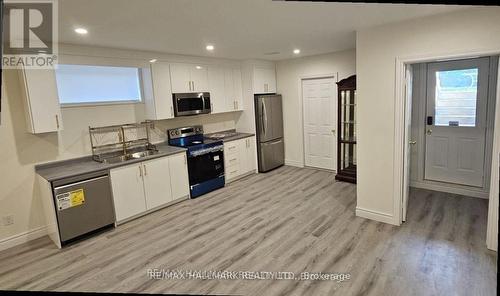 43 OAK AVENUE , Richmond Hill, Ontario L4C 6R5 4