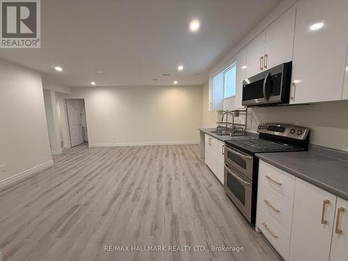43 OAK AVENUE , Richmond Hill, Ontario L4C 6R5 5