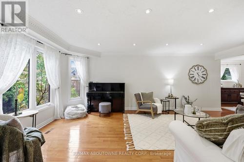 572 Harmony Avenue, Burlington, ON 