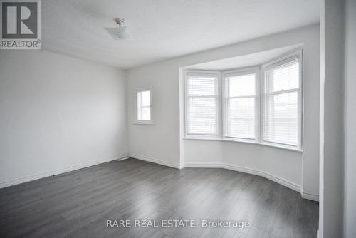 UPPER - 32 GARNET AVENUE , Toronto, Ontario M6G 1V5 2