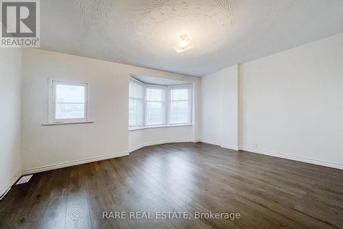 UPPER - 32 GARNET AVENUE , Toronto, Ontario M6G 1V5 3