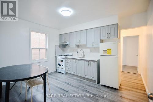 UPPER - 32 GARNET AVENUE , Toronto, Ontario M6G 1V5 5