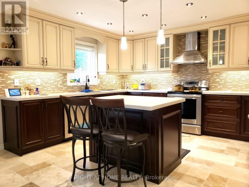 6 COWLES COURT , Richmond Hill, Ontario L4C 9A7 4