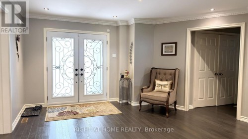6 COWLES COURT , Richmond Hill, Ontario L4C 9A7 2