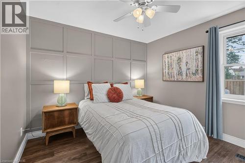 Feature wall with wainscoting - 24 Castlefield Drive, Hamilton, ON 