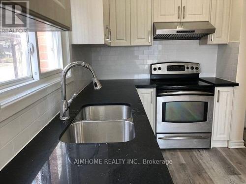 5 REIBER CRESCENT , Toronto, Ontario M2H 1C3 4