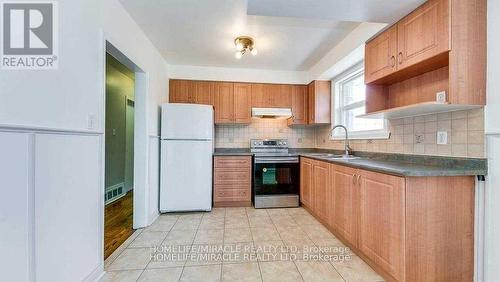 3 INDEPENDENCE DRIVE S , Toronto, Ontario M1K 3R7 2