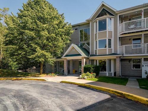 410 87 Kearney Lake Road  Halifax, NS B3M 4H1