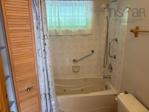 5 19 Hirtle Drive, Bridgewater, NS 