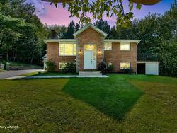 104 Arnold Drive  Fall River, NS B2T 1E5
