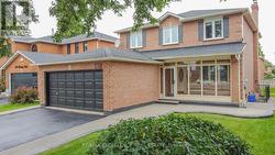 303 HICKORY CIRCLE Oakville, ON L6H 4V3