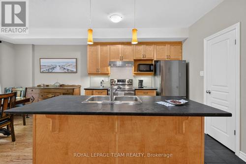 Large island/breakfast bar in Kitchen. - B - 1004 Beryl Private, Ottawa, ON 