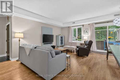 Spacious main living area. - B - 1004 Beryl Private, Ottawa, ON 